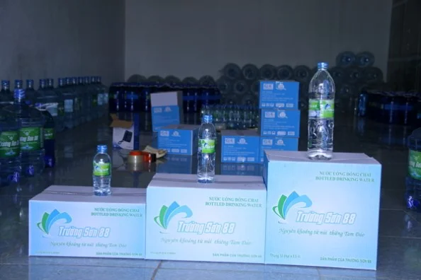 các sản phẩm hoàn thiện của cơ sở sản xuất nước Trường Sơn Sản phẩm hoàn thiện của cơ sở sản xuất nước đóng bình Trường Sơn